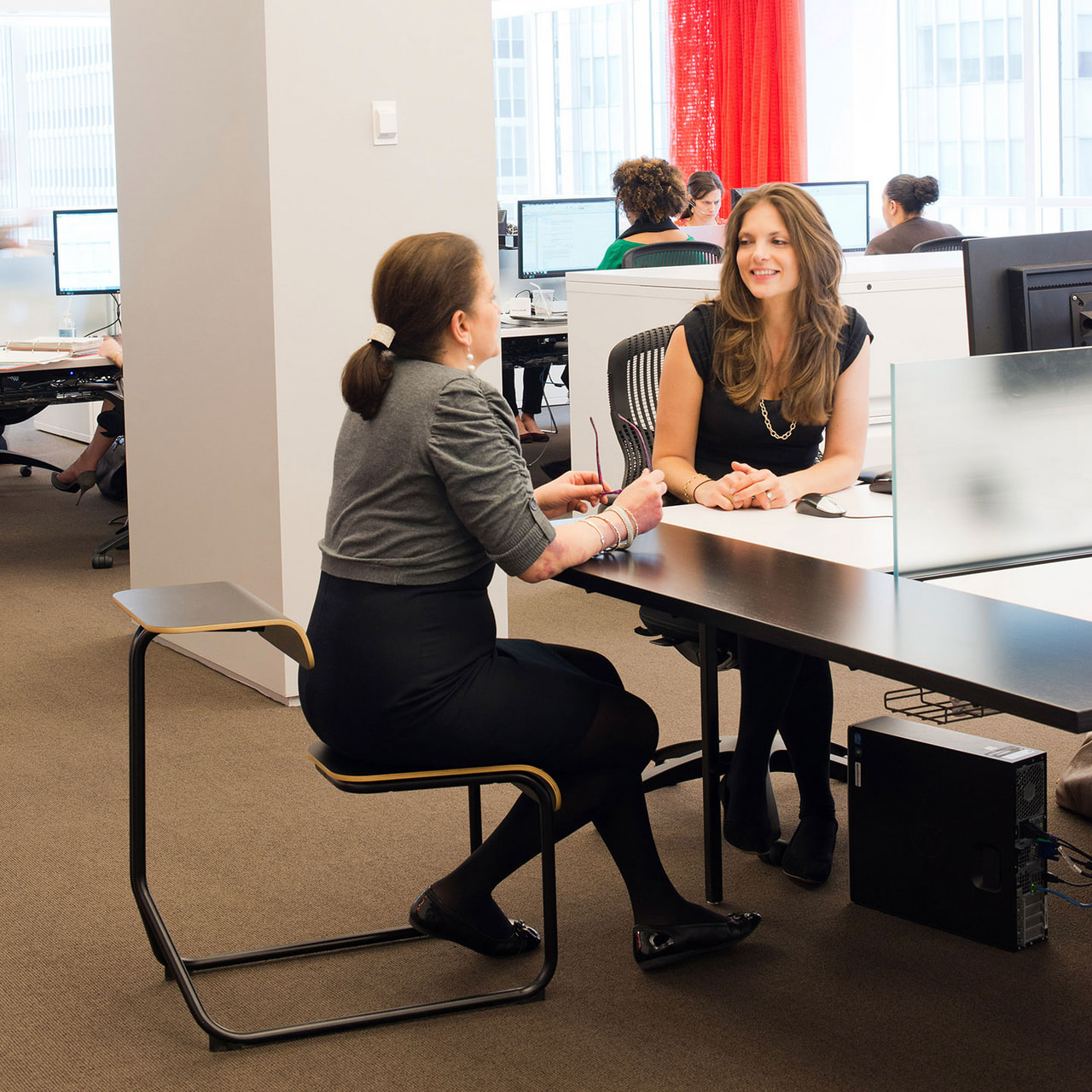 Toboggan Chair Desk | OFFICE | Knoll Japan（ノルジャパン）